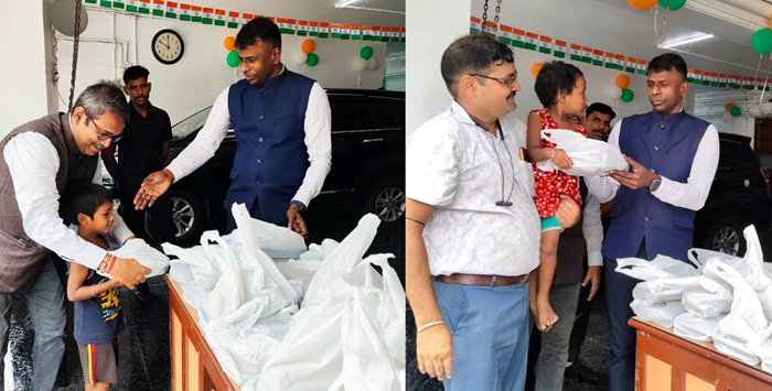 Tea Board Dy Chairman distributes sweets among children on I-Day